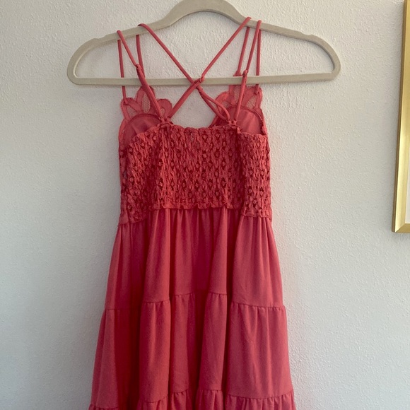 Crochet lace dress with criss cross back - Picture 3 of 3